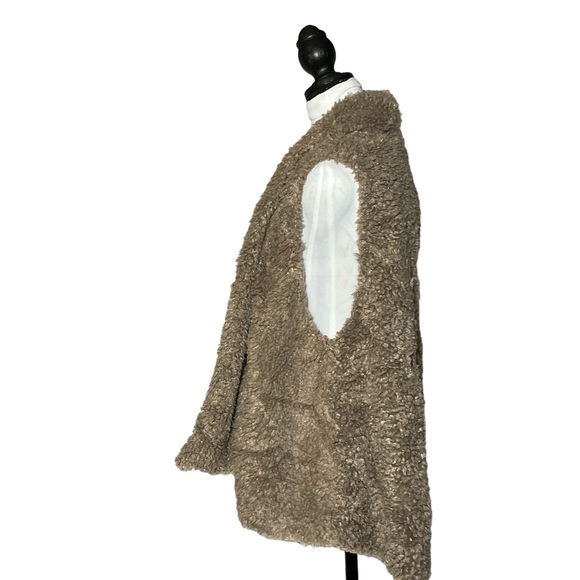 FAVLUX Fashion Sherpa Faux Fur Vest Teddy Jacket SUPER SOFT SzM Used Like NEW - Picture 4 of 11